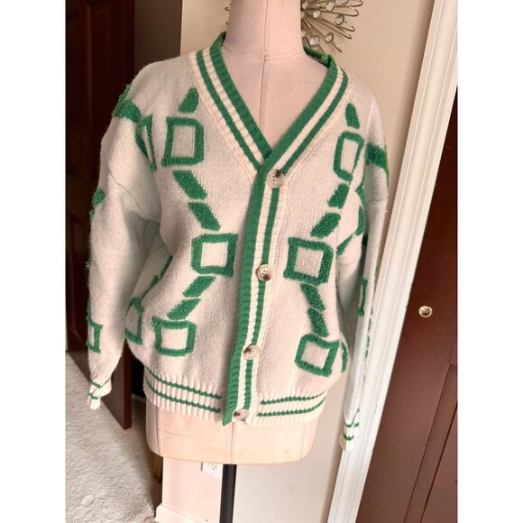 2 amazing pieces Freshman Forever shawl and unbranded geometic green cardigan Me - Picture 8 of 8